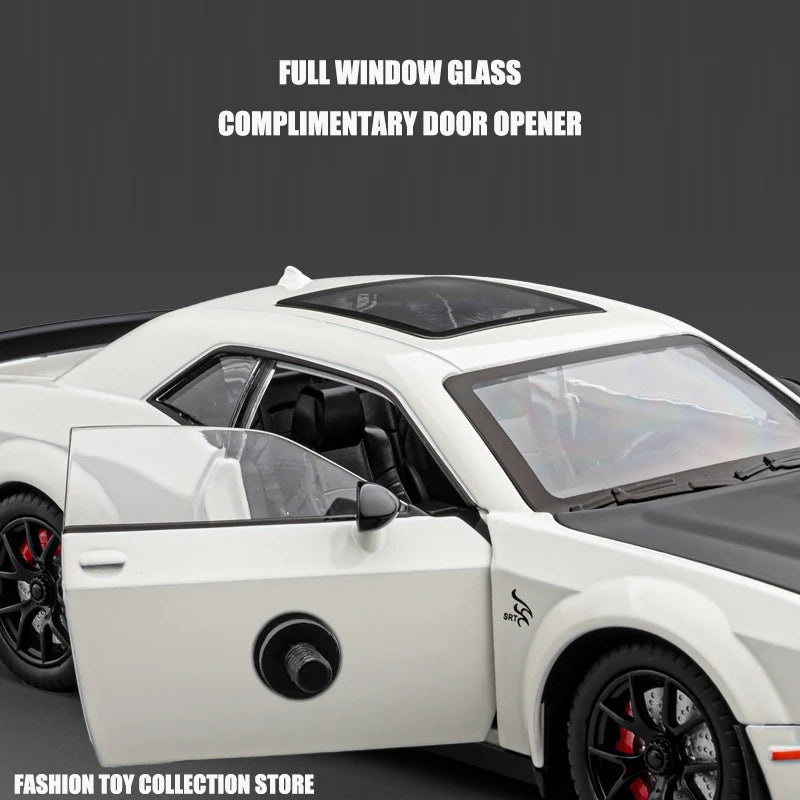 Dodge Challenger Hellcat Alloy 1:24 Diecast Car