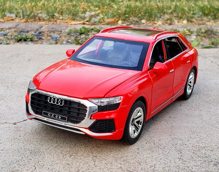 AUDI Q8 SUV Alloy Car Model Diecasts