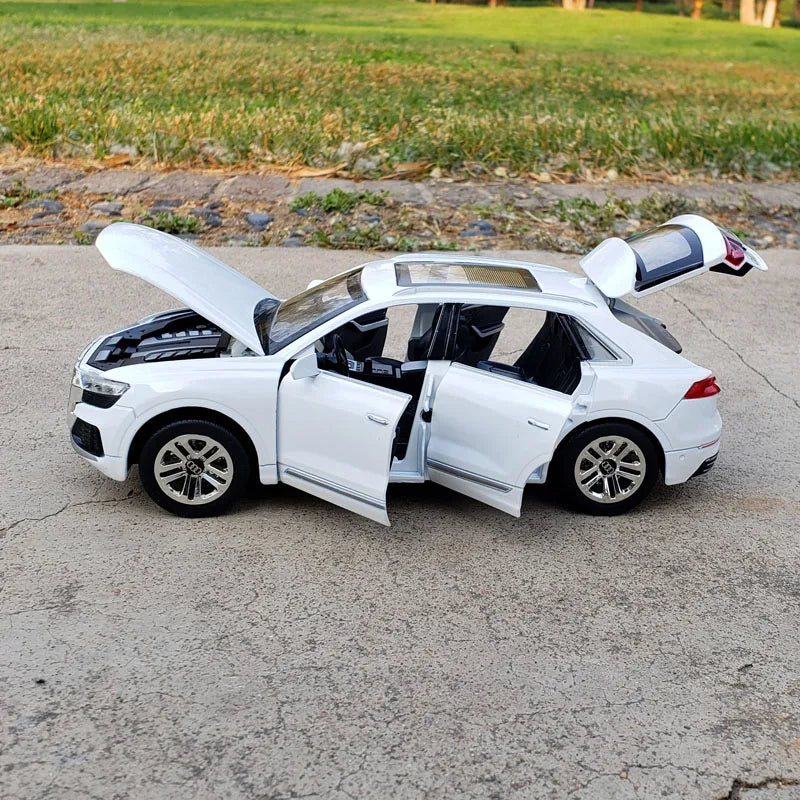 AUDI Q8 SUV Alloy Car Model Diecasts