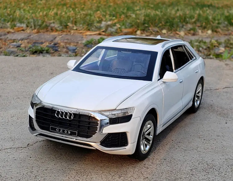 AUDI Q8 SUV Alloy Car Model Diecasts
