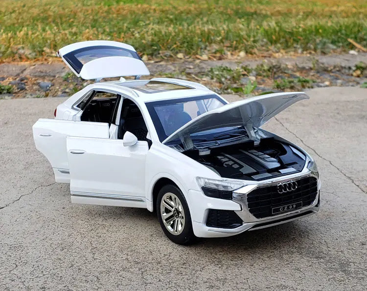 AUDI Q8 SUV Alloy Car Model Diecasts
