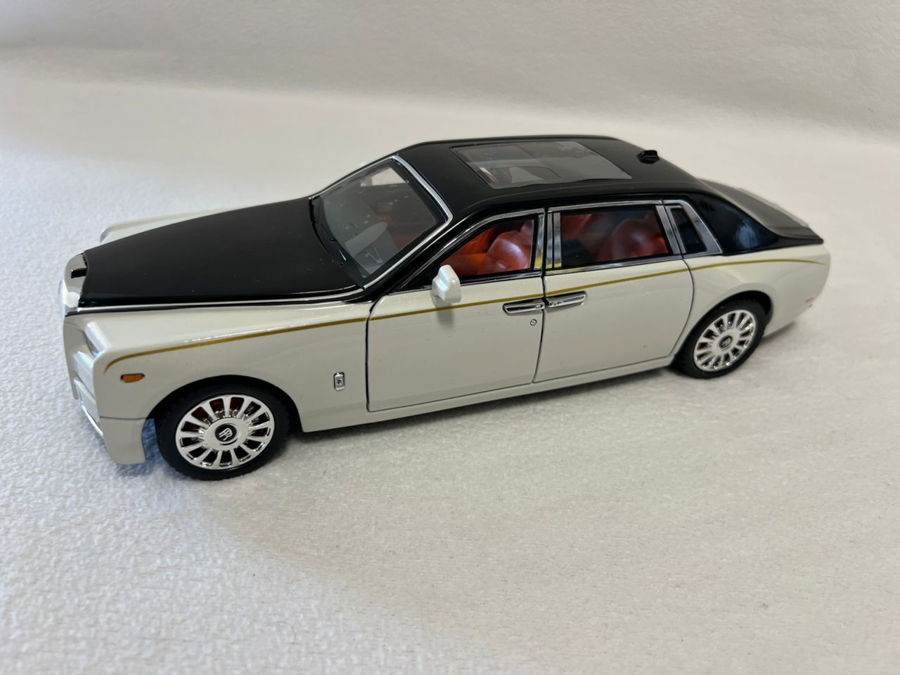 1:18 Rolls-Royce Phantom Diecast Model Car – Luxury Alloy Collectible Toy & Kids Gift