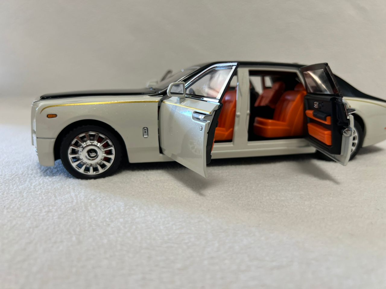1:18 Rolls-Royce Phantom Diecast Model Car – Luxury Alloy Collectible Toy & Kids Gift