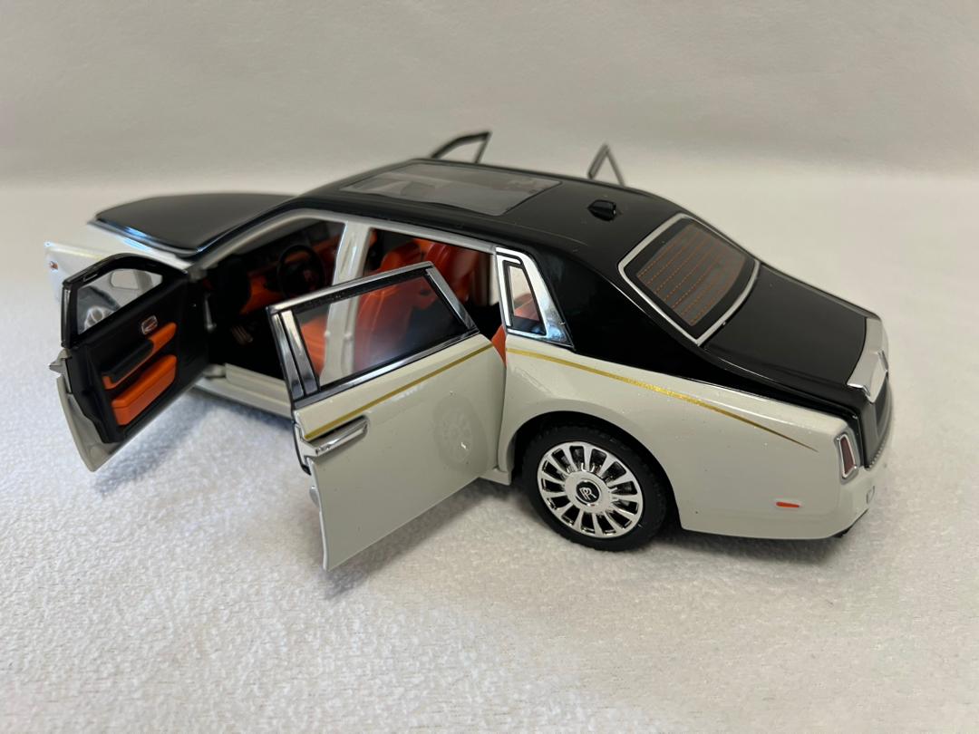 1:18 Rolls-Royce Phantom Diecast Model Car – Luxury Alloy Collectible Toy & Kids Gift