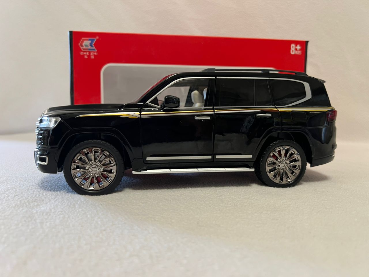 1:18 Toyota Land Cruiser LC300 Diecast SUV Model Car – Alloy Collectible Toy