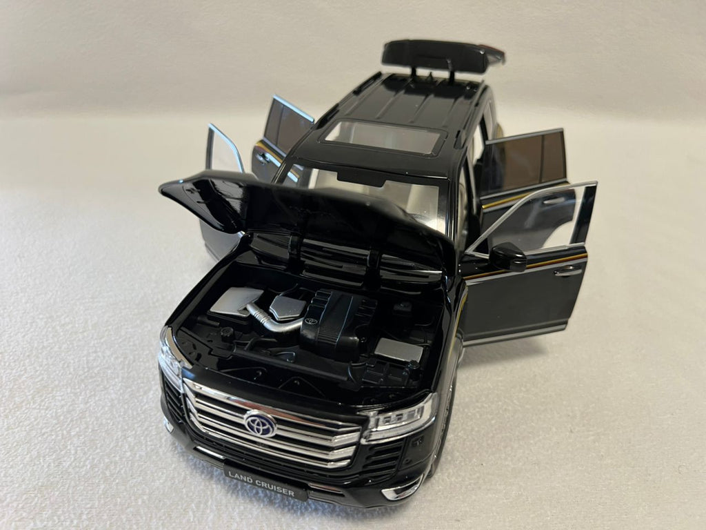 1:18 Toyota Land Cruiser LC300 Diecast SUV Model Car – Alloy Collectible Toy