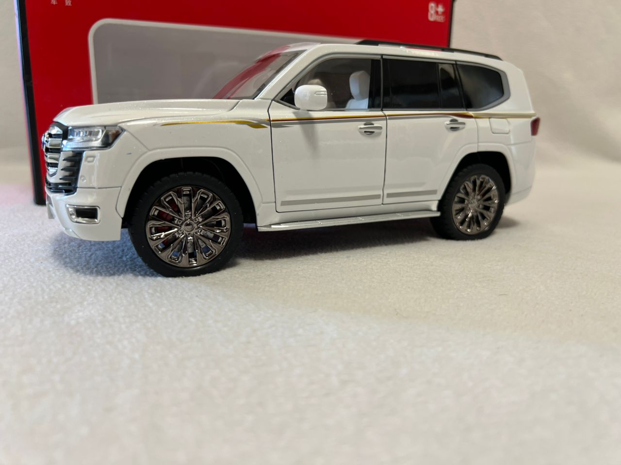 1:18 Toyota Land Cruiser LC300 Diecast SUV Model Car – Alloy Collectible Toy