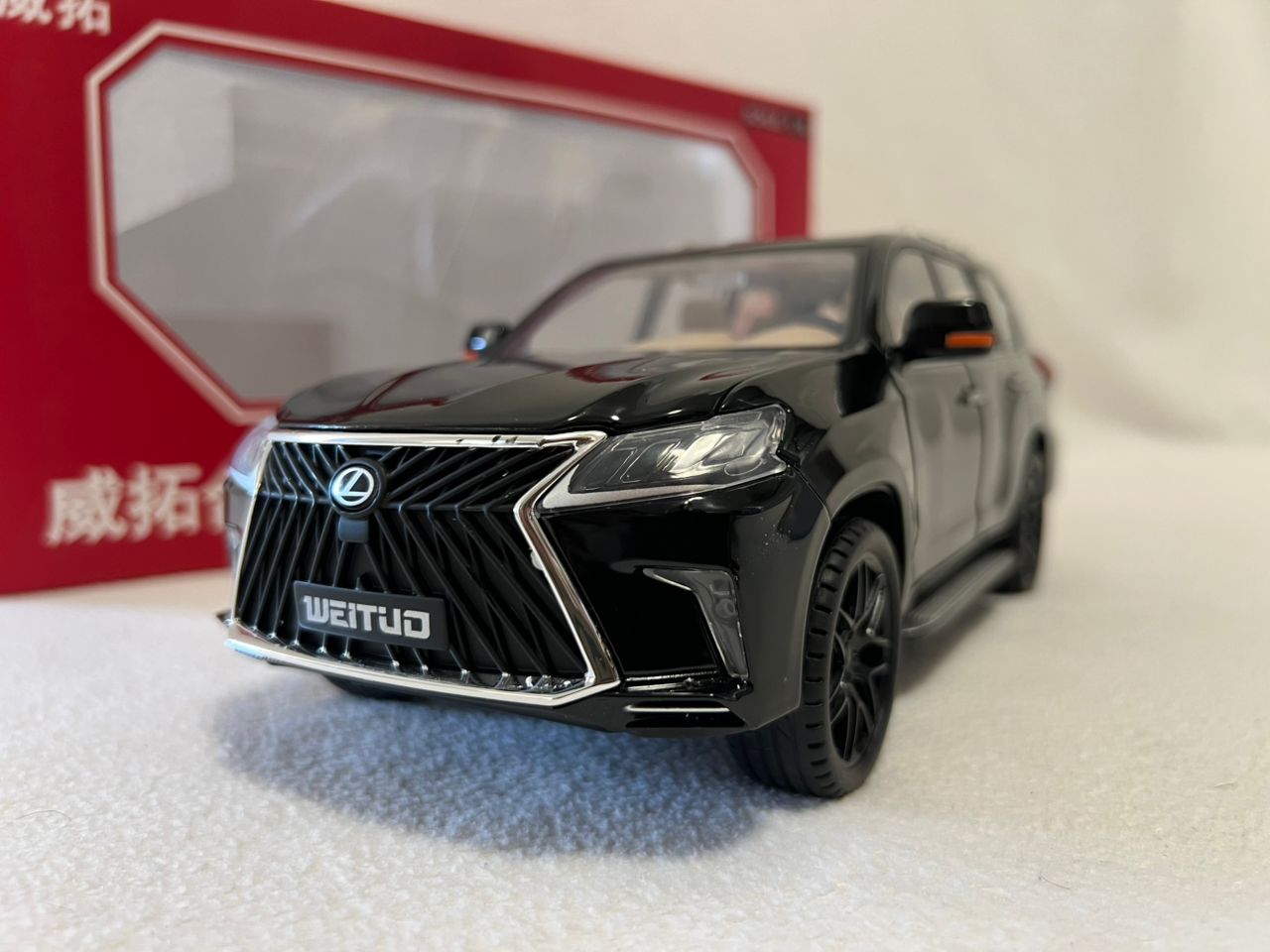 1:18 Lexus LX570 Diecast SUV Model Car – Large Alloy Off-Road Vehicle with Sound & Light