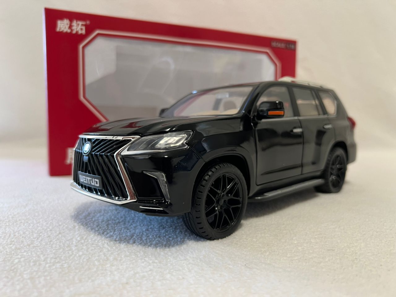1:18 Lexus LX570 Diecast SUV Model Car – Large Alloy Off-Road Vehicle with Sound & Light