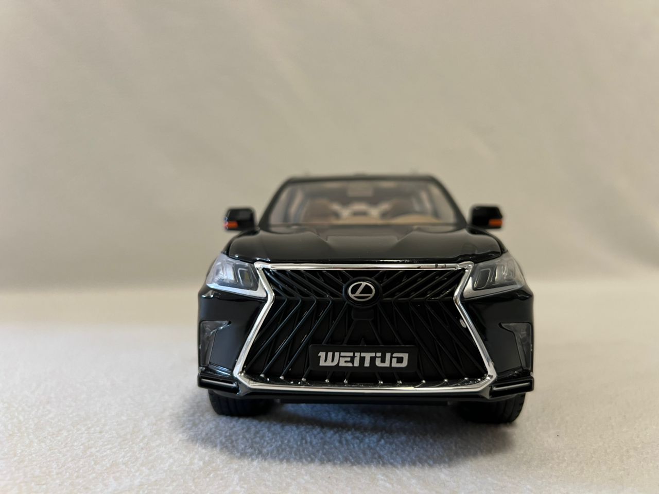 1:18 Lexus LX570 Diecast SUV Model Car – Large Alloy Off-Road Vehicle with Sound & Light