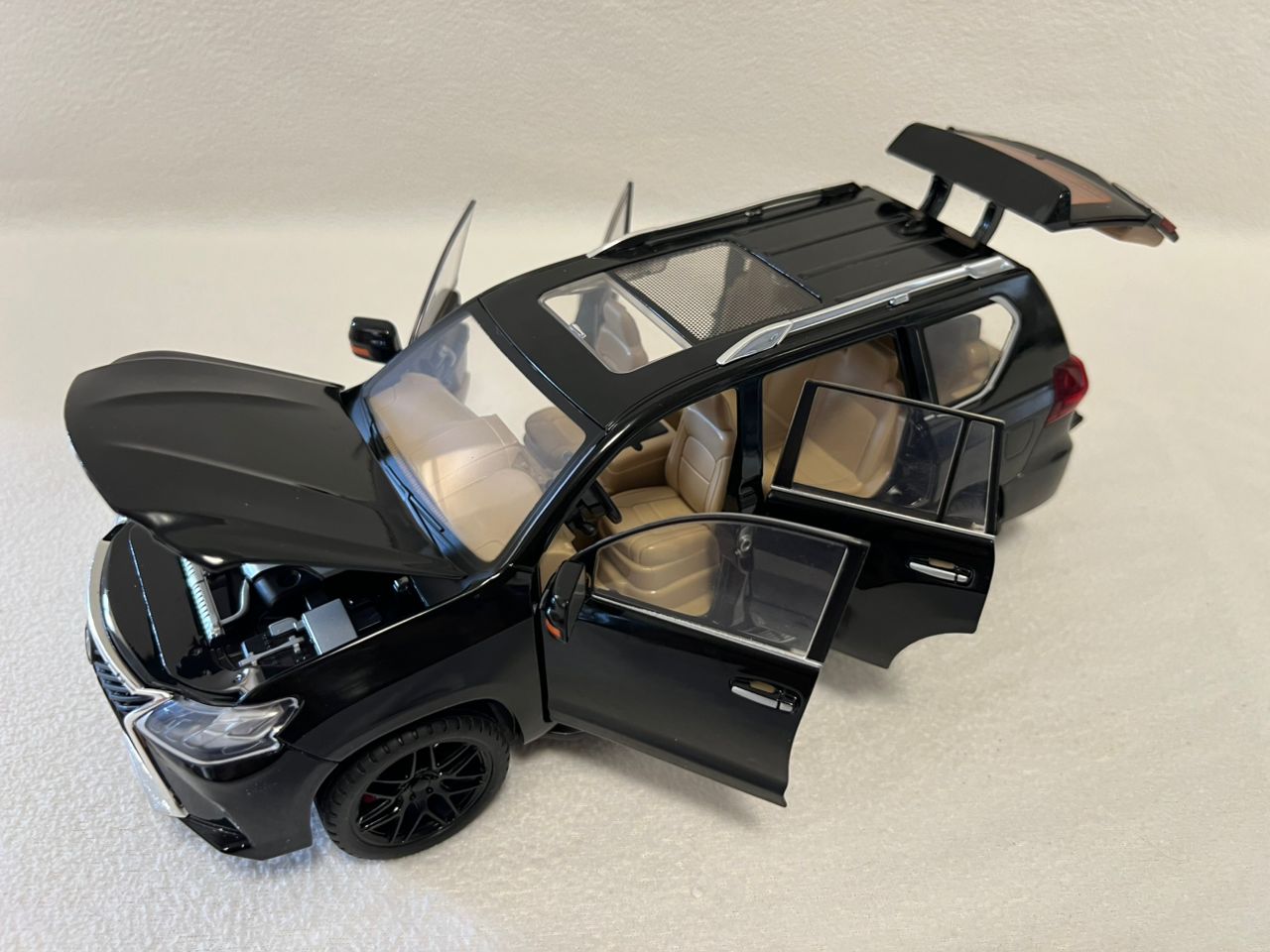 1:18 Lexus LX570 Diecast SUV Model Car – Large Alloy Off-Road Vehicle with Sound & Light