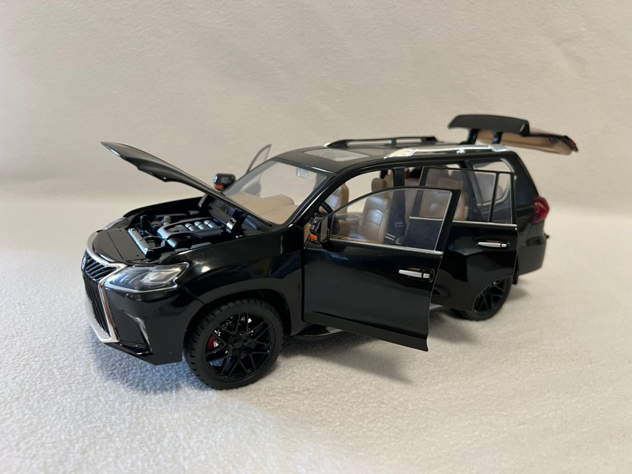 1:18 Lexus LX570 Diecast SUV Model Car – Large Alloy Off-Road Vehicle with Sound & Light