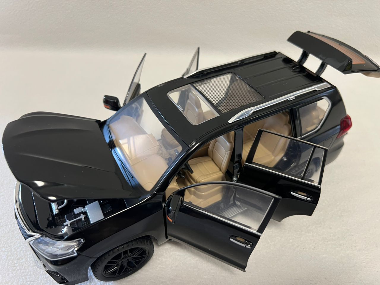 1:18 Lexus LX570 Diecast SUV Model Car – Large Alloy Off-Road Vehicle with Sound & Light