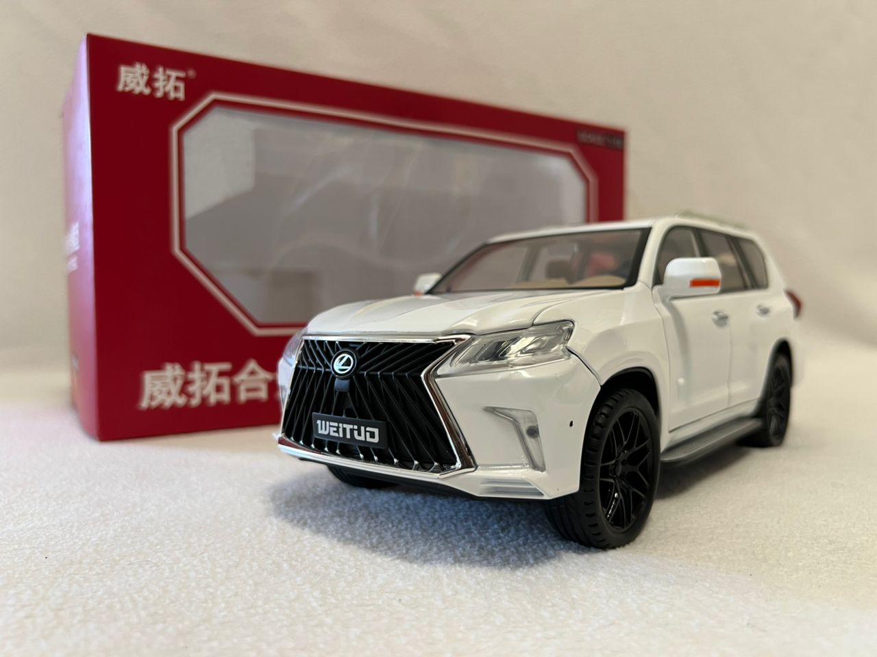 1:18 Lexus LX570 Diecast SUV Model Car – Large Alloy Off-Road Vehicle with Sound & Light