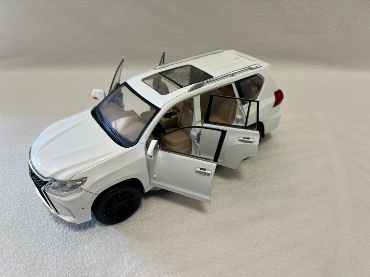 1:18 Lexus LX570 Diecast SUV Model Car – Large Alloy Off-Road Vehicle with Sound & Light