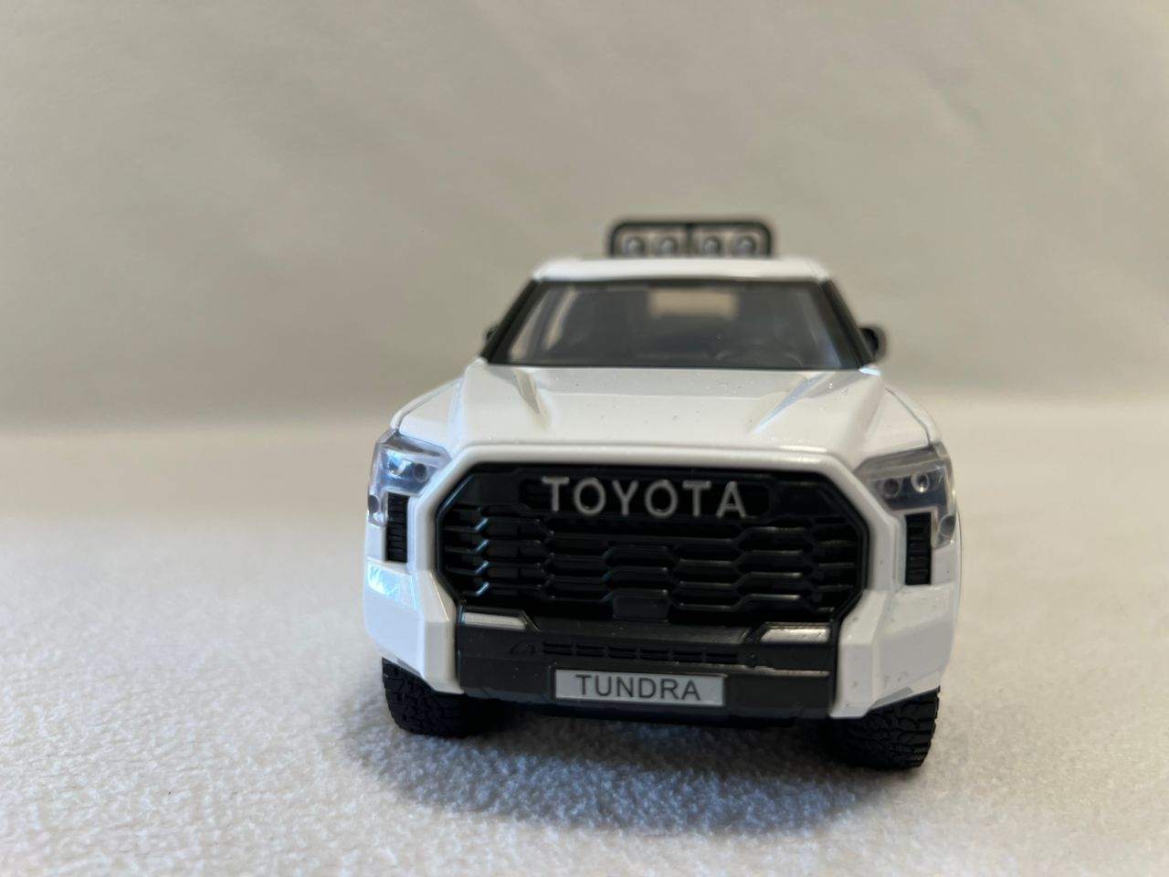 Toyota Tundra TRD Off-Road 4×4 1:24 Scale Diecast Black
