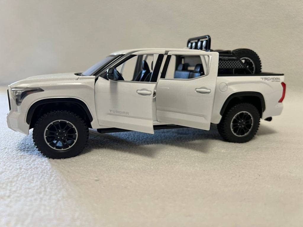 Toyota Tundra TRD Off-Road 4×4 1:24 Scale Diecast Black