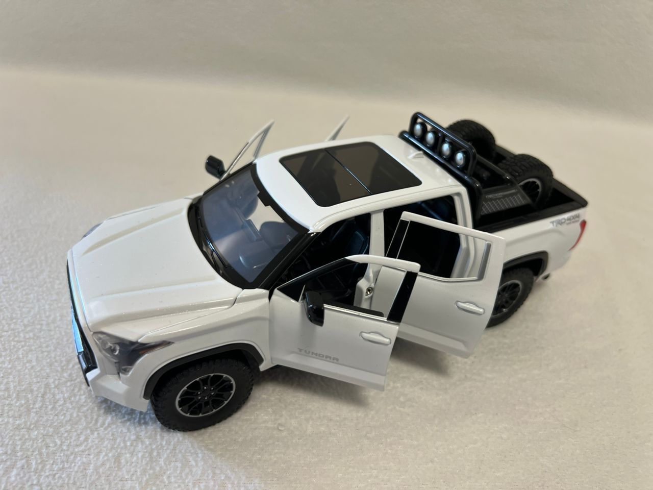 Toyota Tundra TRD Off-Road 4×4 1:24 Scale Diecast Black
