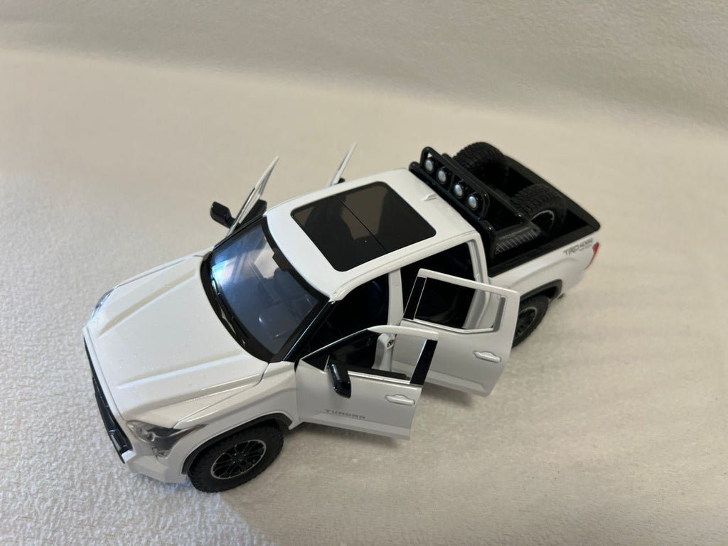 Toyota Tundra TRD Off-Road 4×4 1:24 Scale Diecast Black