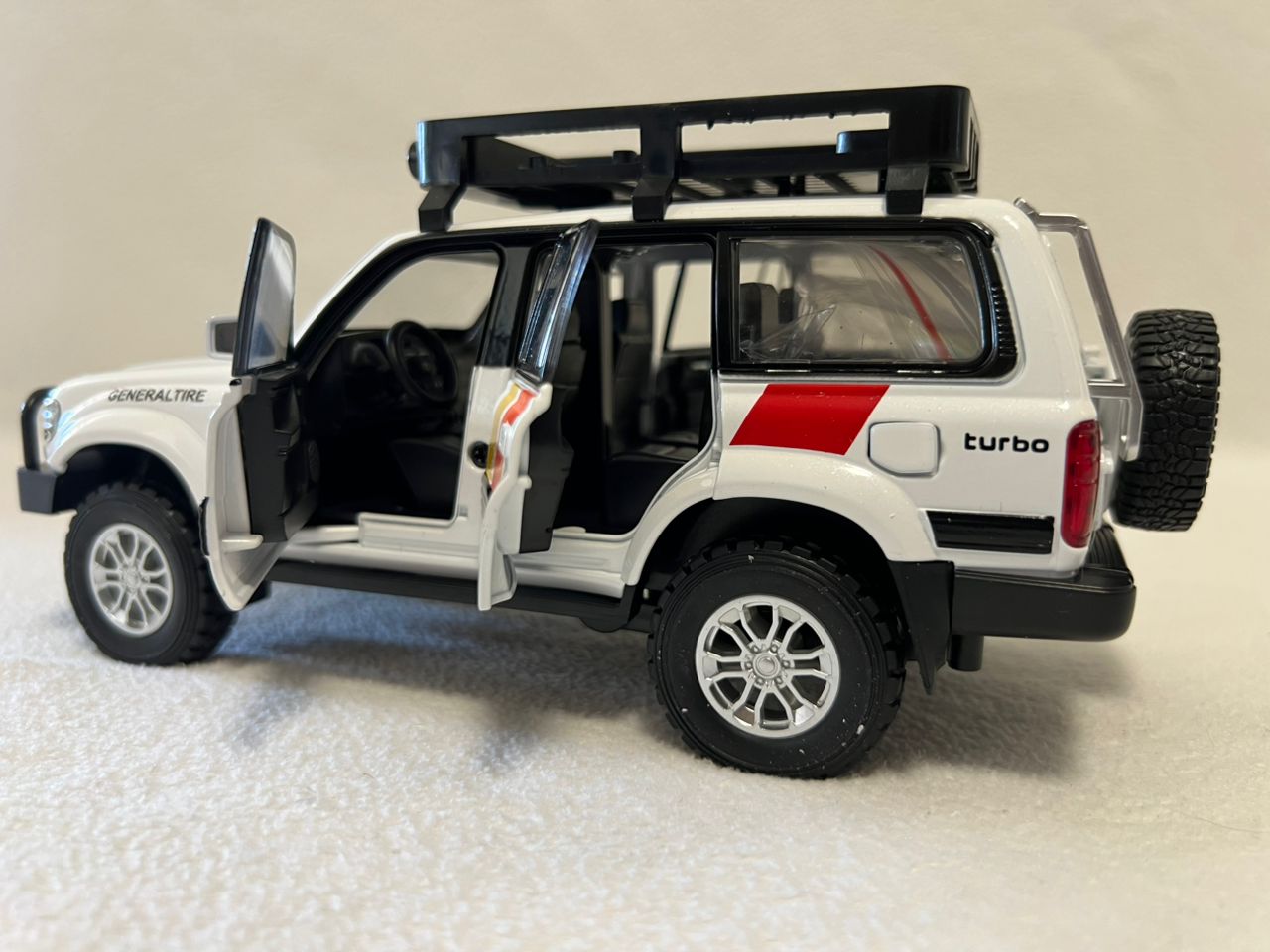 Toyota Land Cruiser LC80 1:24 Scale Car Model