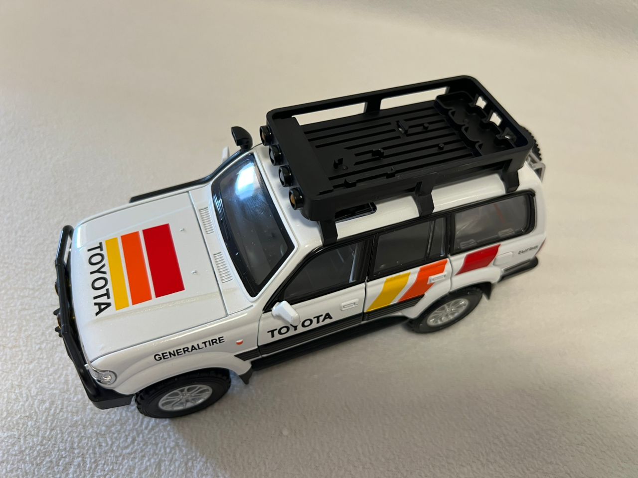 Toyota Land Cruiser LC80 1:24 Scale Car Model