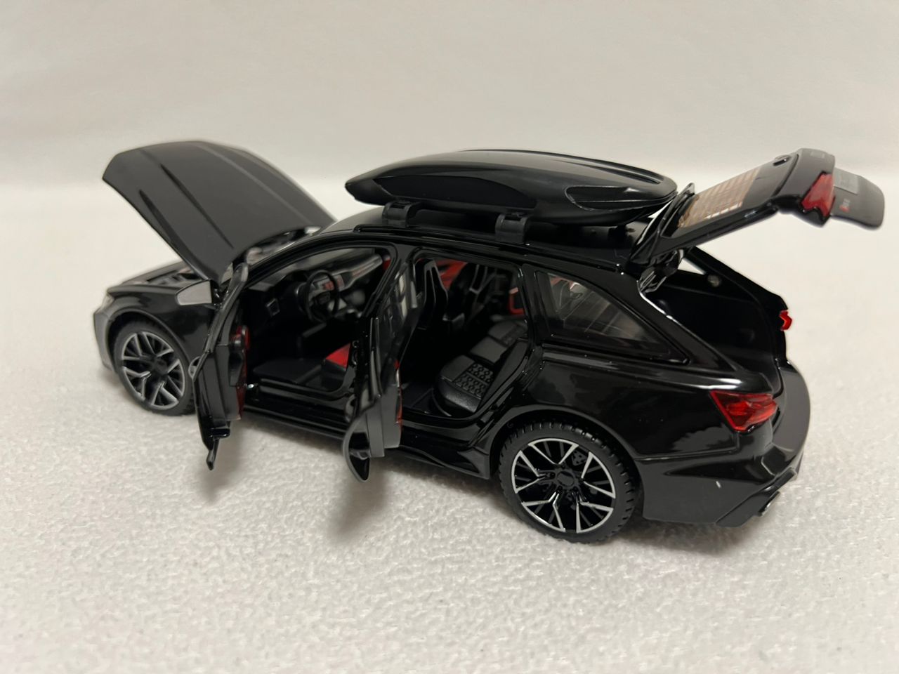 AUDI RS6 Avant Racing Diecast Alloy 1:24 Scale