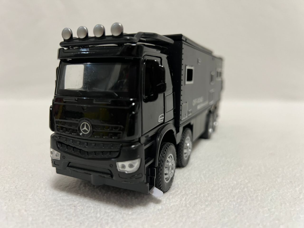 NOMADISMs Arocs Unimog Alloy Motorhome Diecast Model
