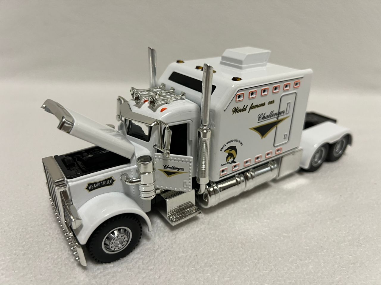 Peterbilt Heavy Truck 389 Model Truck 1:24 Scale Diecast