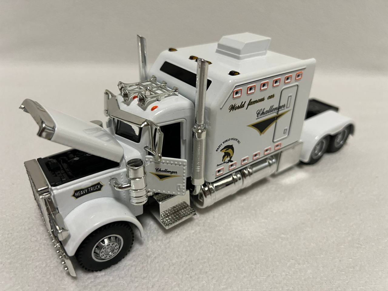 Peterbilt Heavy Truck 389 Model Truck 1:24 Scale Diecast