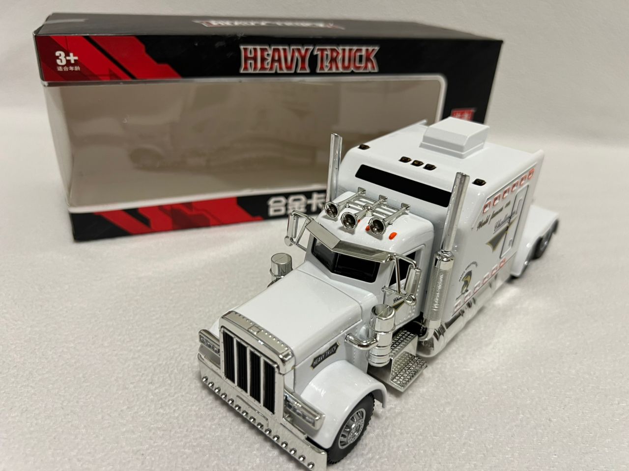 Peterbilt Heavy Truck 389 Model Truck 1:24 Scale Diecast