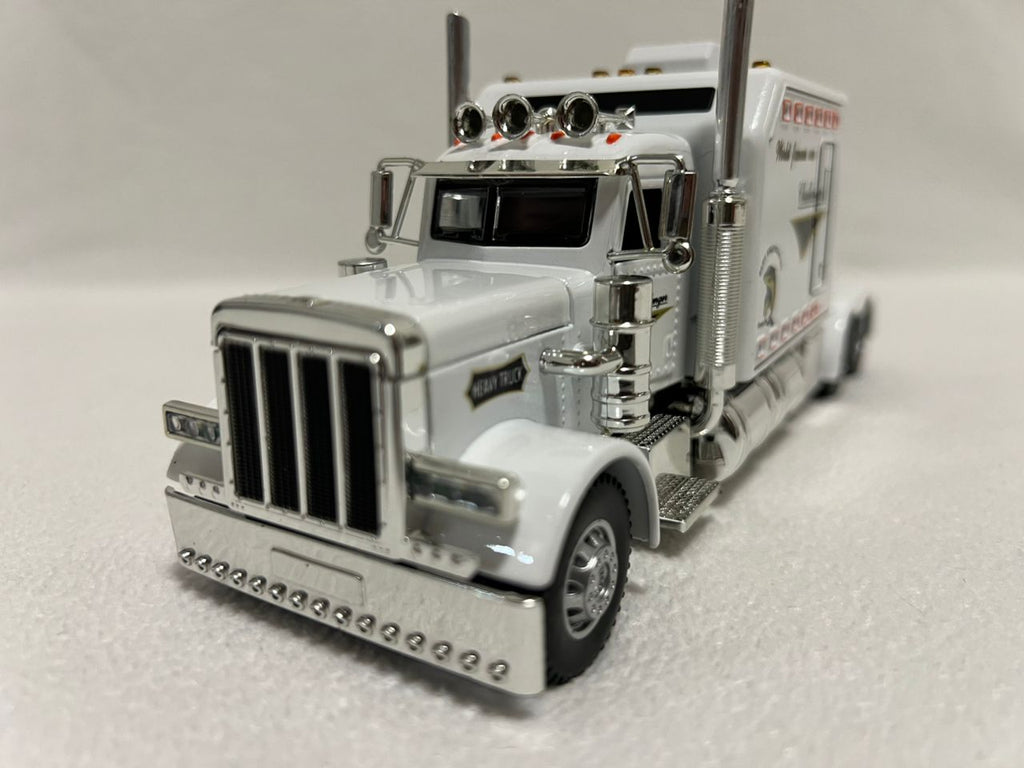 Peterbilt Heavy Truck 389 Model Truck 1:24 Scale Diecast