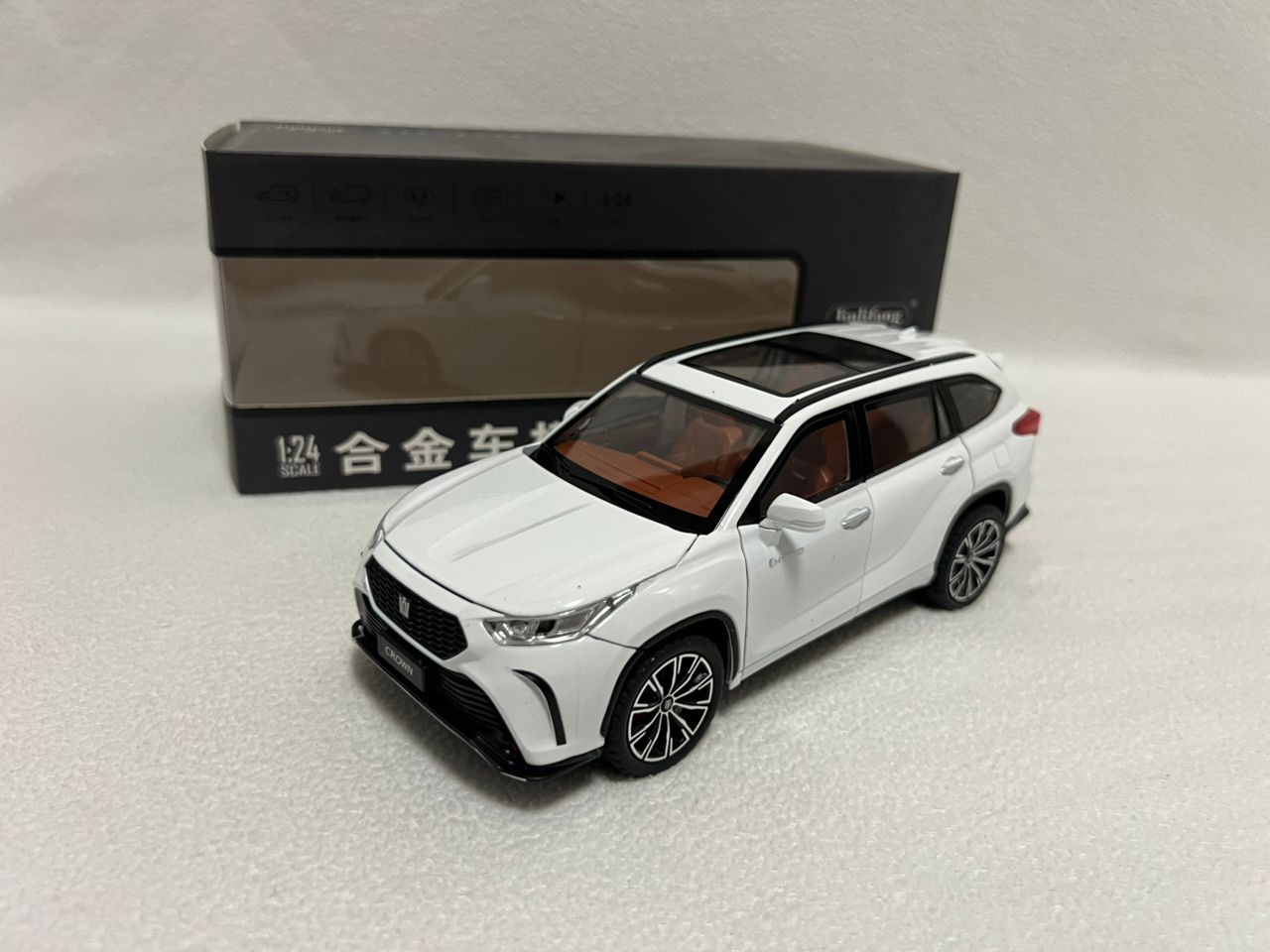 1:24 Toyota Highlander SUV Diecast Alloy Model Car – Sound & Light Collectible Toy