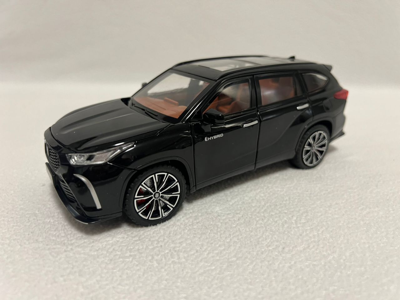 1:24 Toyota Highlander SUV Diecast Alloy Model Car – Sound & Light Collectible Toy