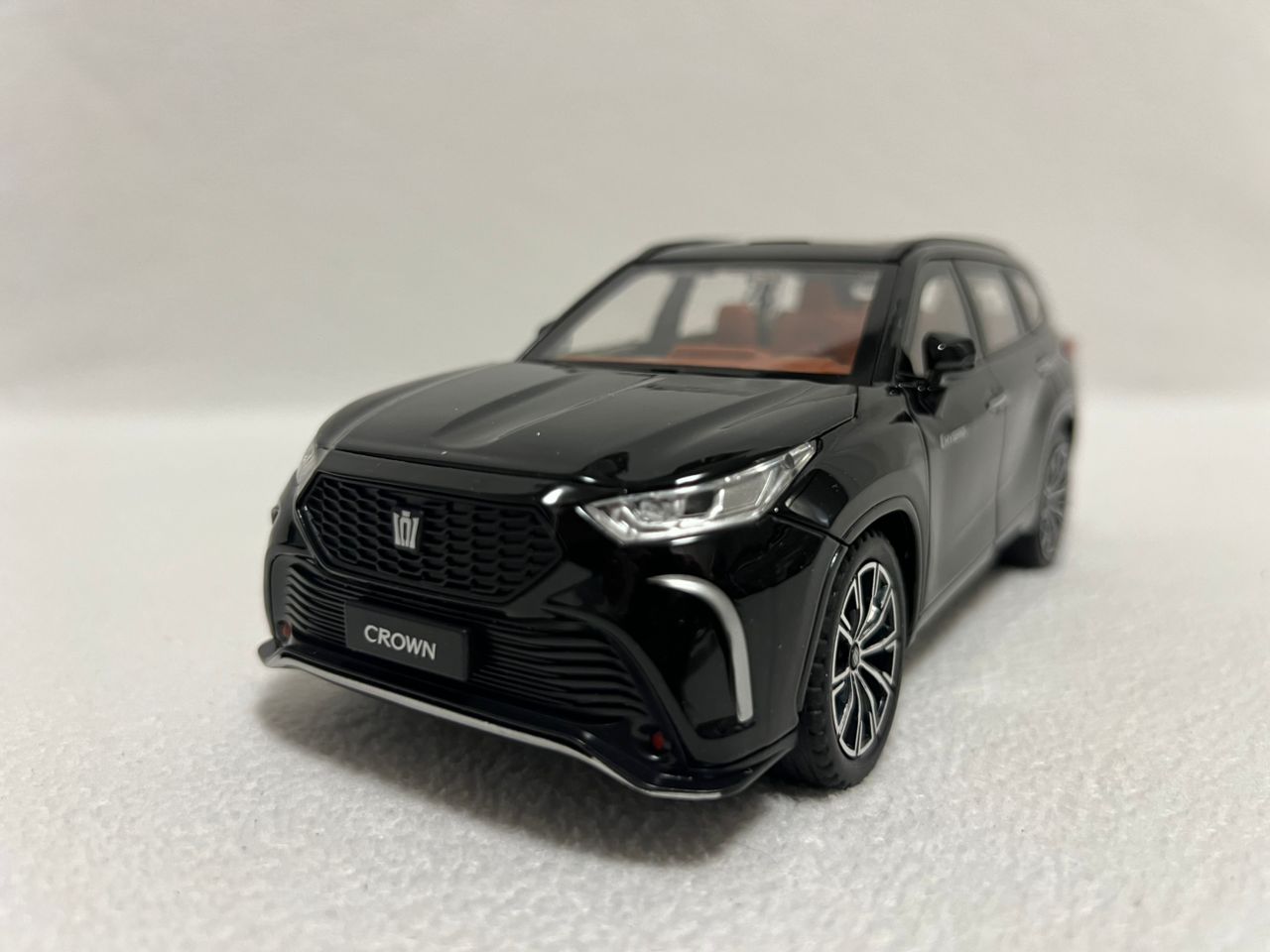 1:24 Toyota Highlander SUV Diecast Alloy Model Car – Sound & Light Collectible Toy