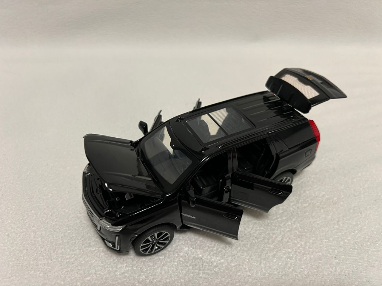 Cadillac Escalade SUV 1:32 Model Car