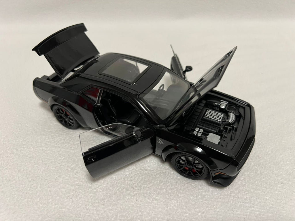 Dodge Challenger Hellcat Alloy 1:24 Diecast Car