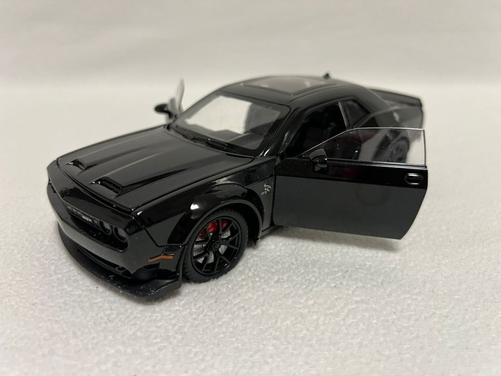 Dodge Challenger Hellcat Alloy 1:24 Diecast Car