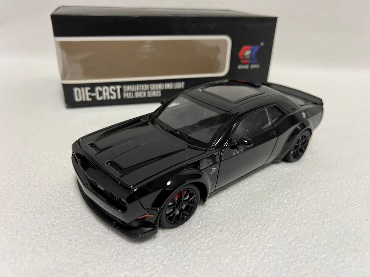Dodge Challenger Hellcat Alloy 1:24 Diecast Car