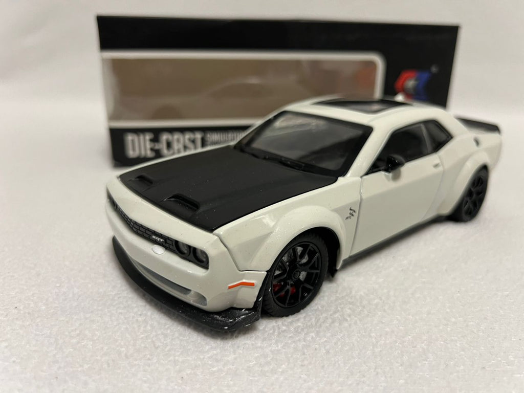 Dodge Challenger Hellcat Alloy 1:24 Diecast Car