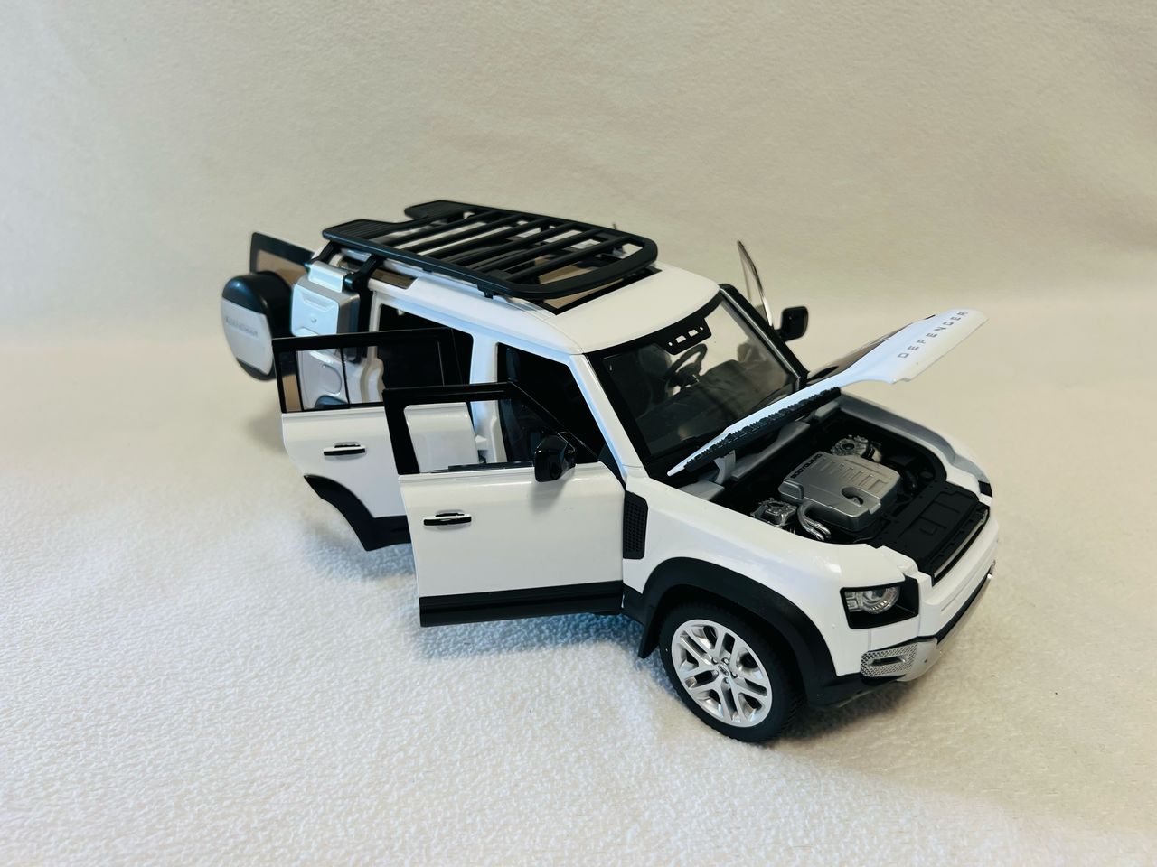1:18 Land Rover Defender 110 Diecast Model Car – Alloy SUV with Sound & Light Collectible Toy Gift