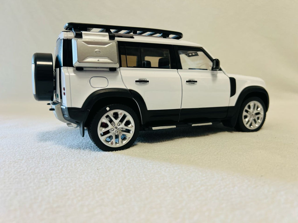 1:18 Land Rover Defender 110 Diecast Model Car – Alloy SUV with Sound & Light Collectible Toy Gift