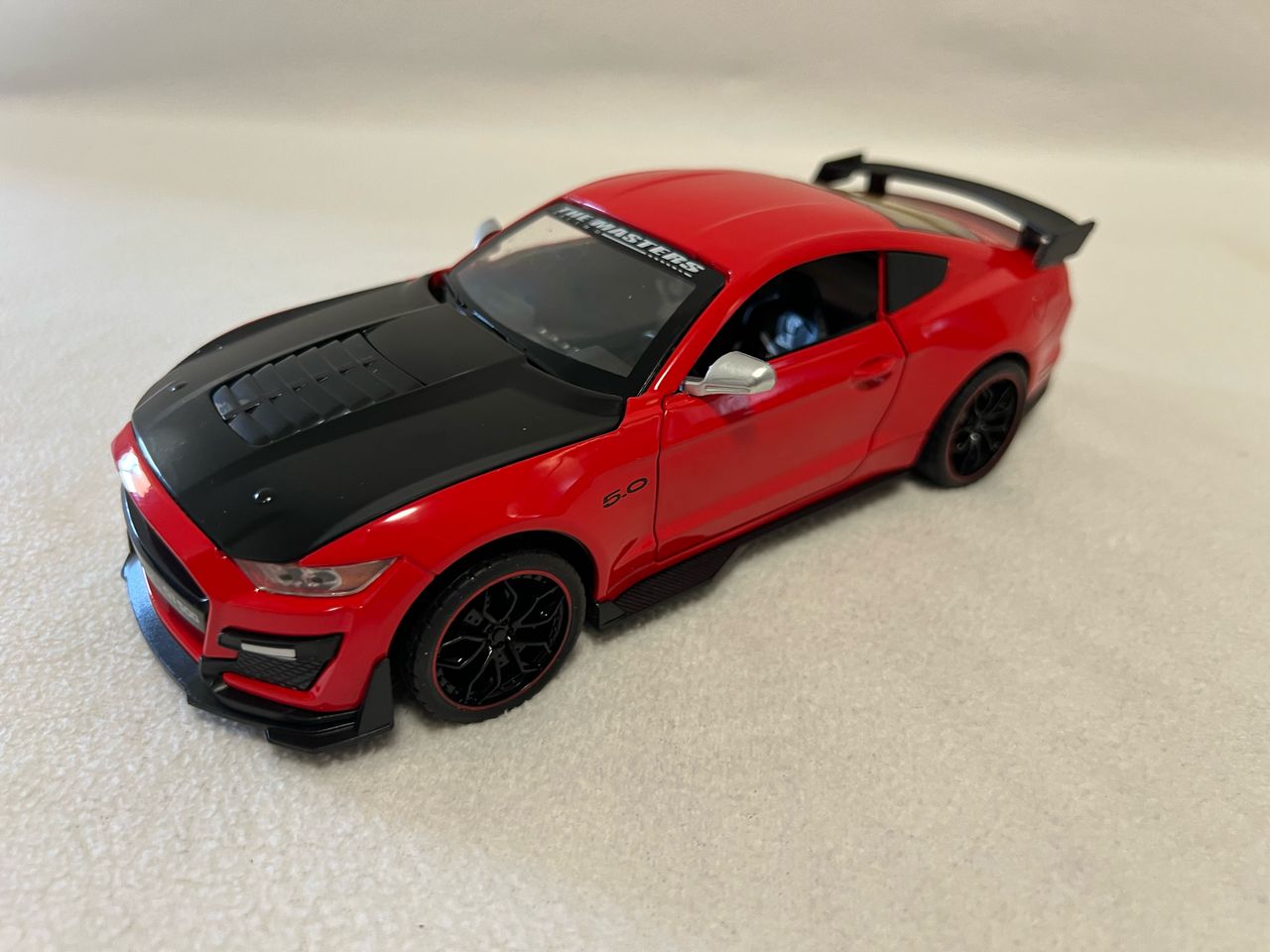 Ford Mustang Shelby GT500 Alloy Sports Car 1:24 Scale Diecast