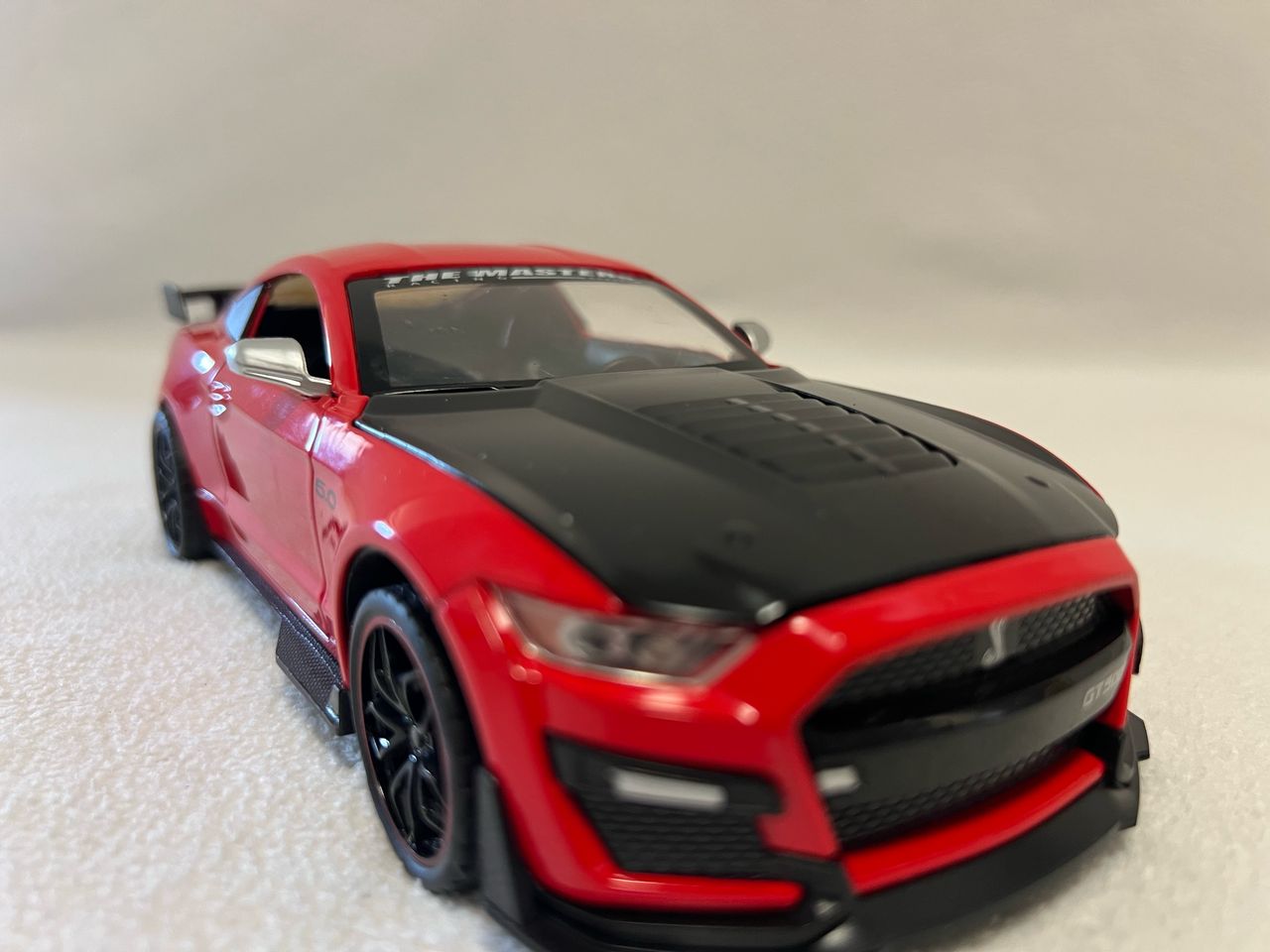 Ford Mustang Shelby GT500 Alloy Sports Car 1:24 Scale Diecast