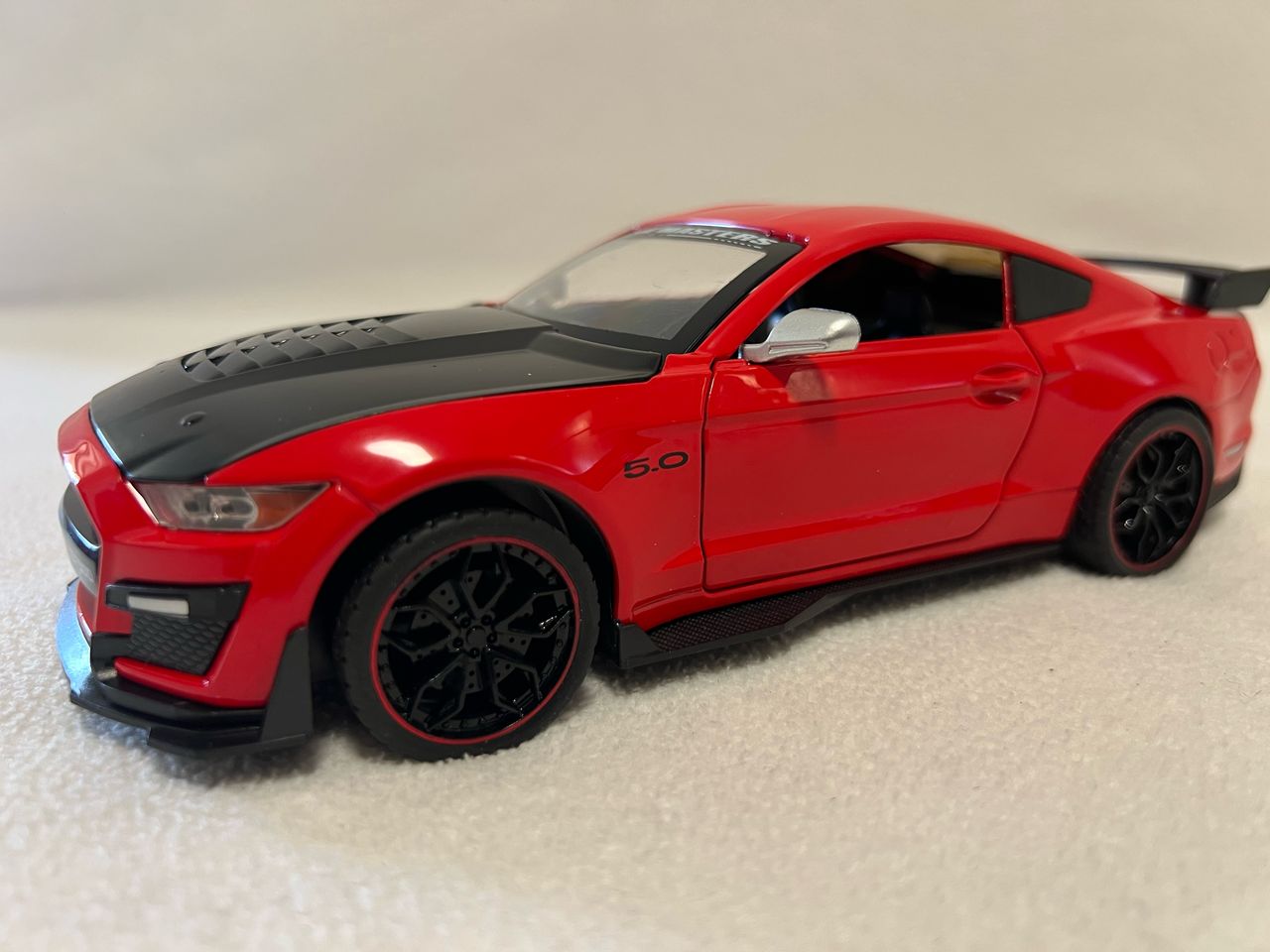 Ford Mustang Shelby GT500 Alloy Sports Car 1:24 Scale Diecast