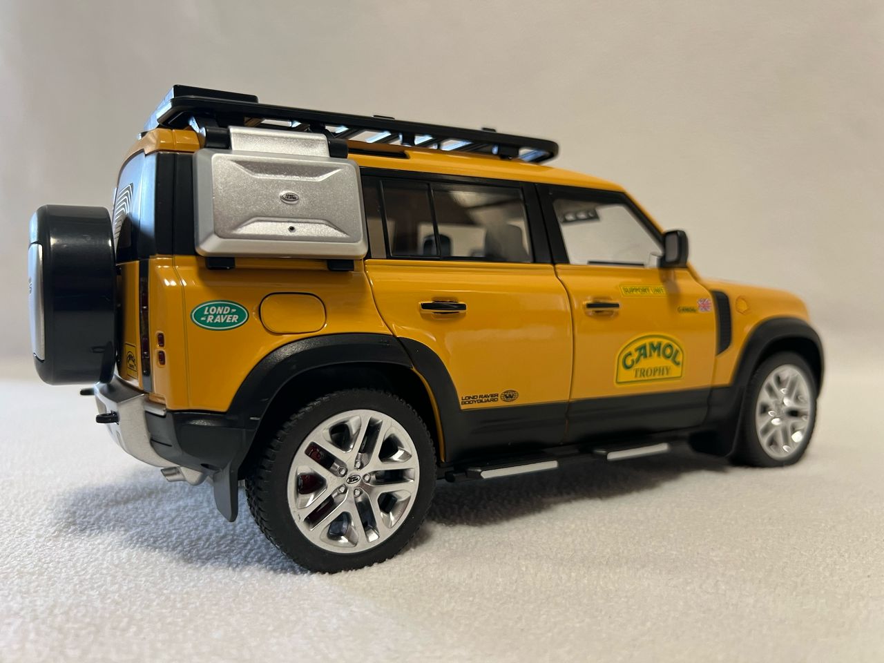 1:18 Land Rover Defender 110 Diecast Model Car – Alloy SUV with Sound & Light Collectible Toy Gift