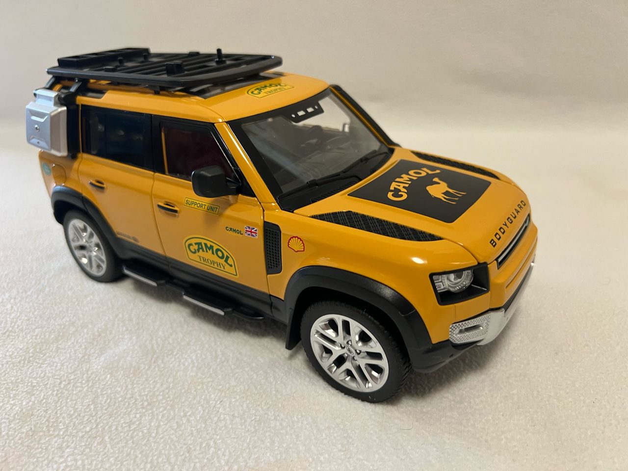 1:18 Land Rover Defender 110 Diecast Model Car – Alloy SUV with Sound & Light Collectible Toy Gift