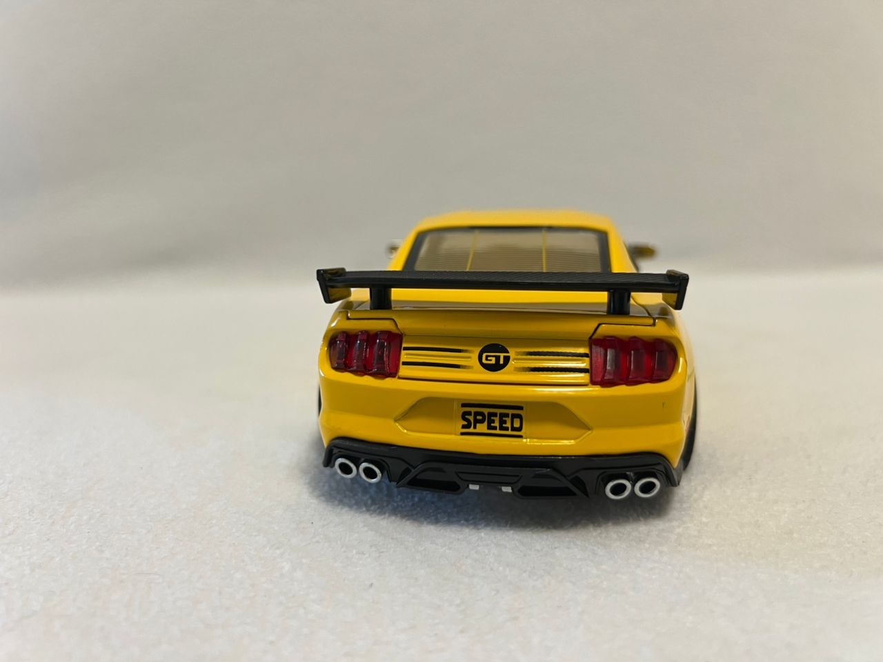 Ford Mustang Shelby GT500 Alloy Sports Car 1:24 Scale Diecast