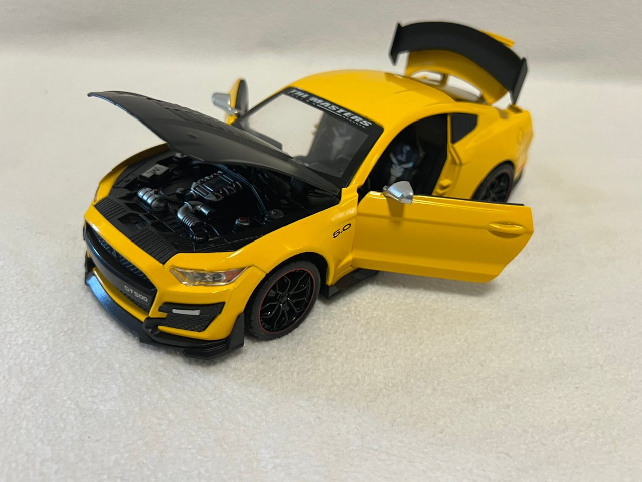 Ford Mustang Shelby GT500 Alloy Sports Car 1:24 Scale Diecast