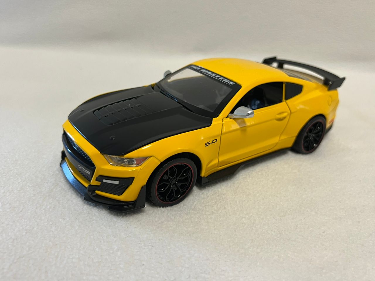 Ford Mustang Shelby GT500 Alloy Sports Car 1:24 Scale Diecast
