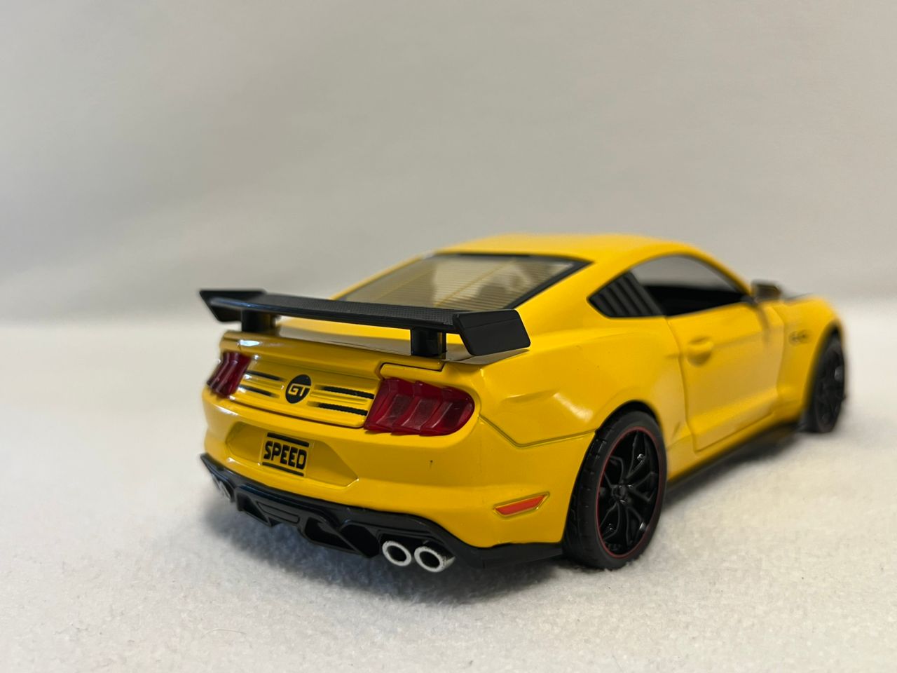 Ford Mustang Shelby GT500 Alloy Sports Car 1:24 Scale Diecast